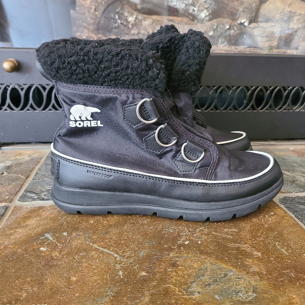 Sorel Women's Explorer Black Sherpa Lined Lace Up Carnival Ankle Snow Boots Sz 7